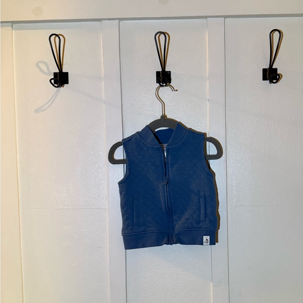 Carter's Kids Quilted Blue Vest Size 18 Months With Zipper & Pockets